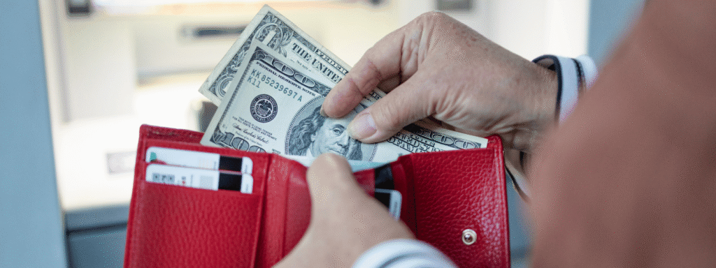 cash checking vs bank deposit cambio de cheques